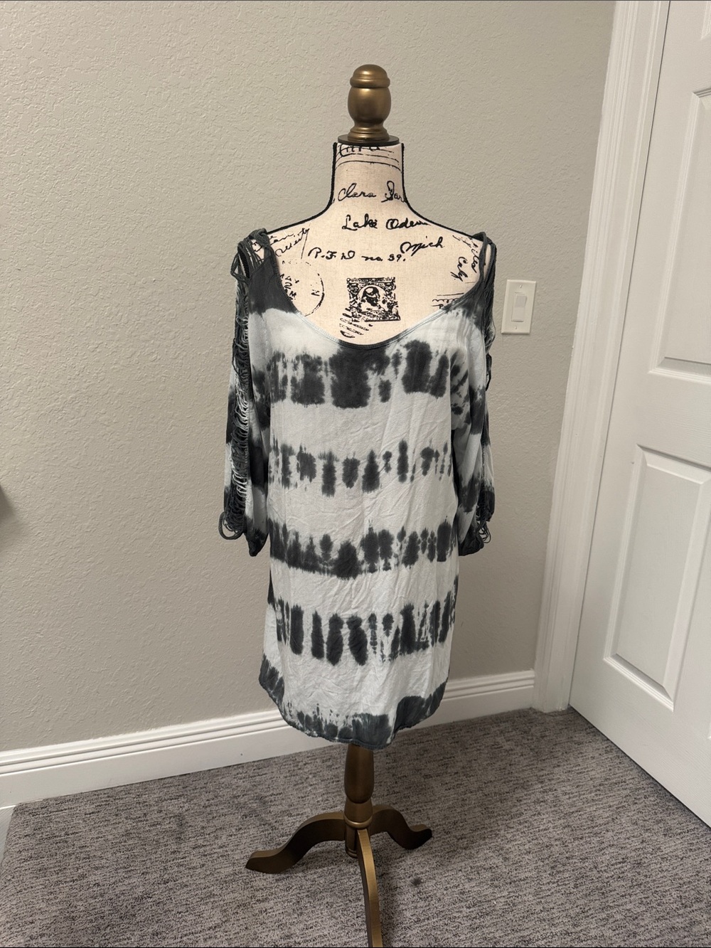 Swimsuitsforall .Cold Shoulder Tie-Dye Swim Cover-Up Tunic - Black & White
